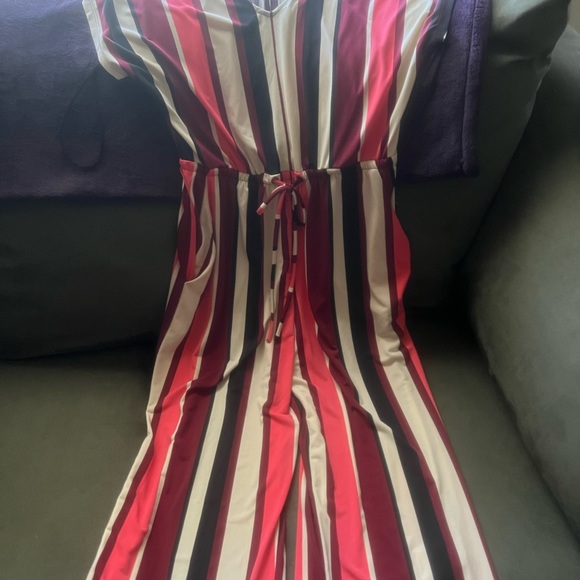 New Express jumpsuit. Size XS - Picture 7 of 9